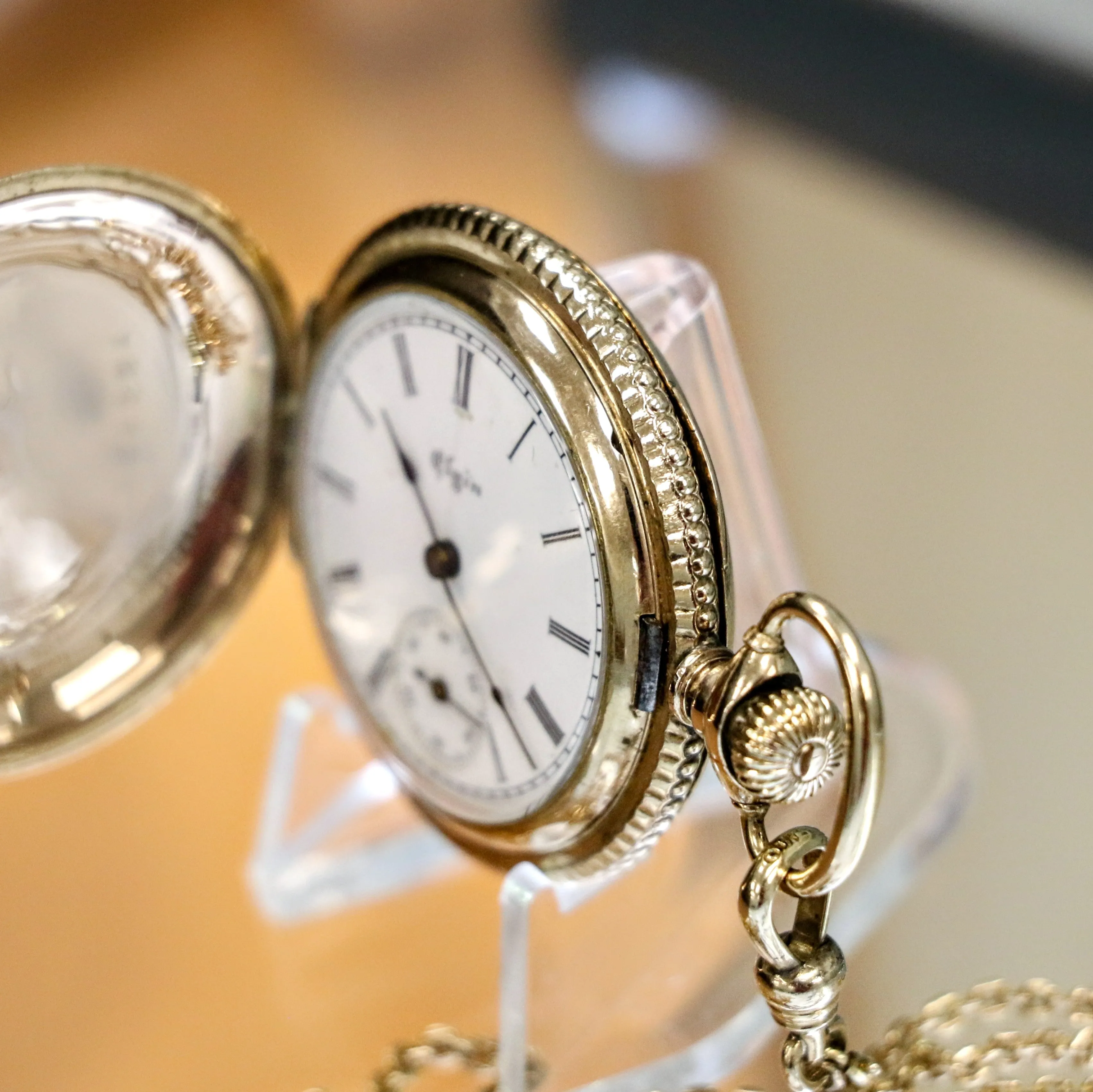 1897 ELGIN Dress Pocket Watch 0s 15 Jewels Grade 130 Model 1 U.S.A. Made - Engraved Case