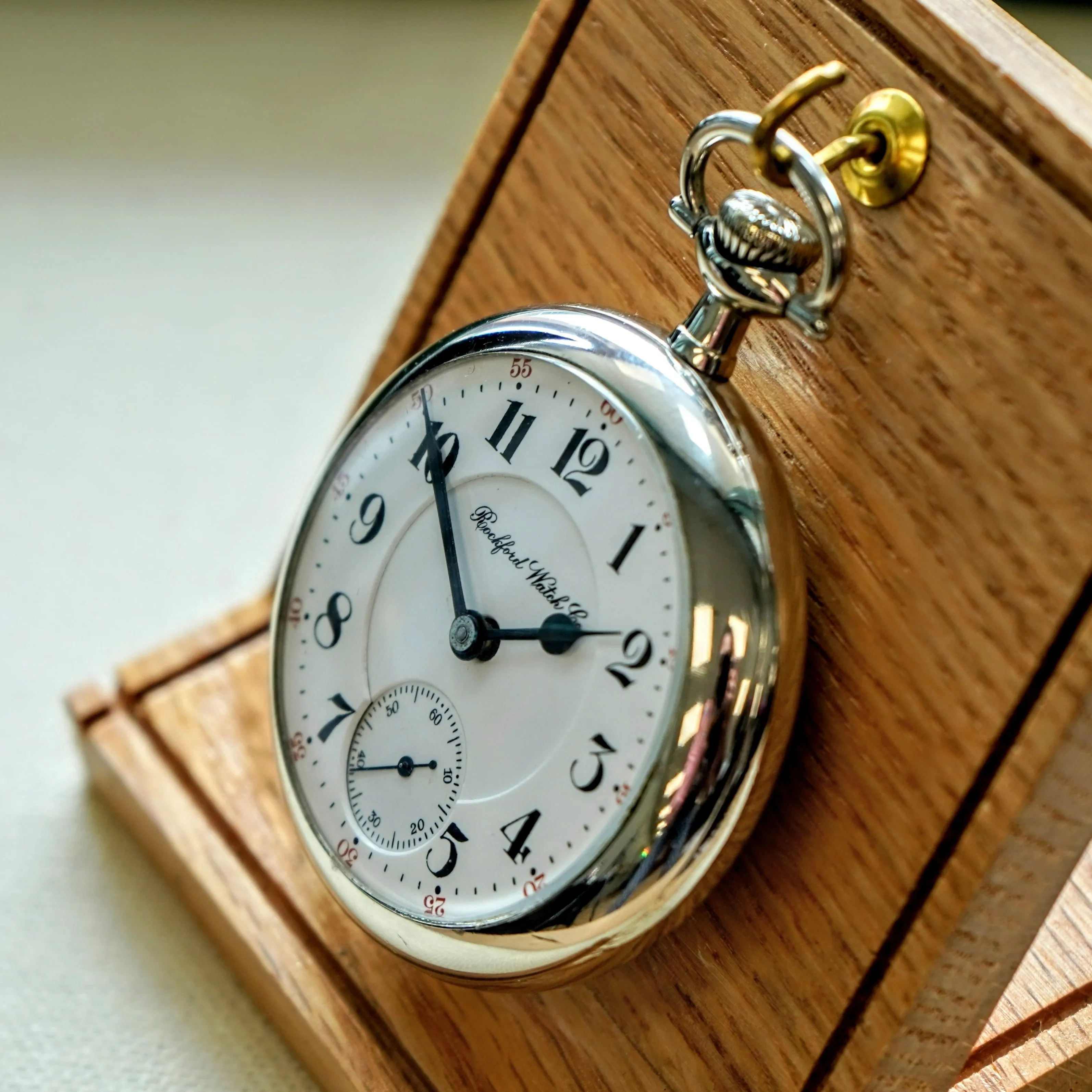 1910 ROCKFORD Watch Co. Pocket Watch 18s Grade 935 Lever Set 17 Jewels - Openface Display Back