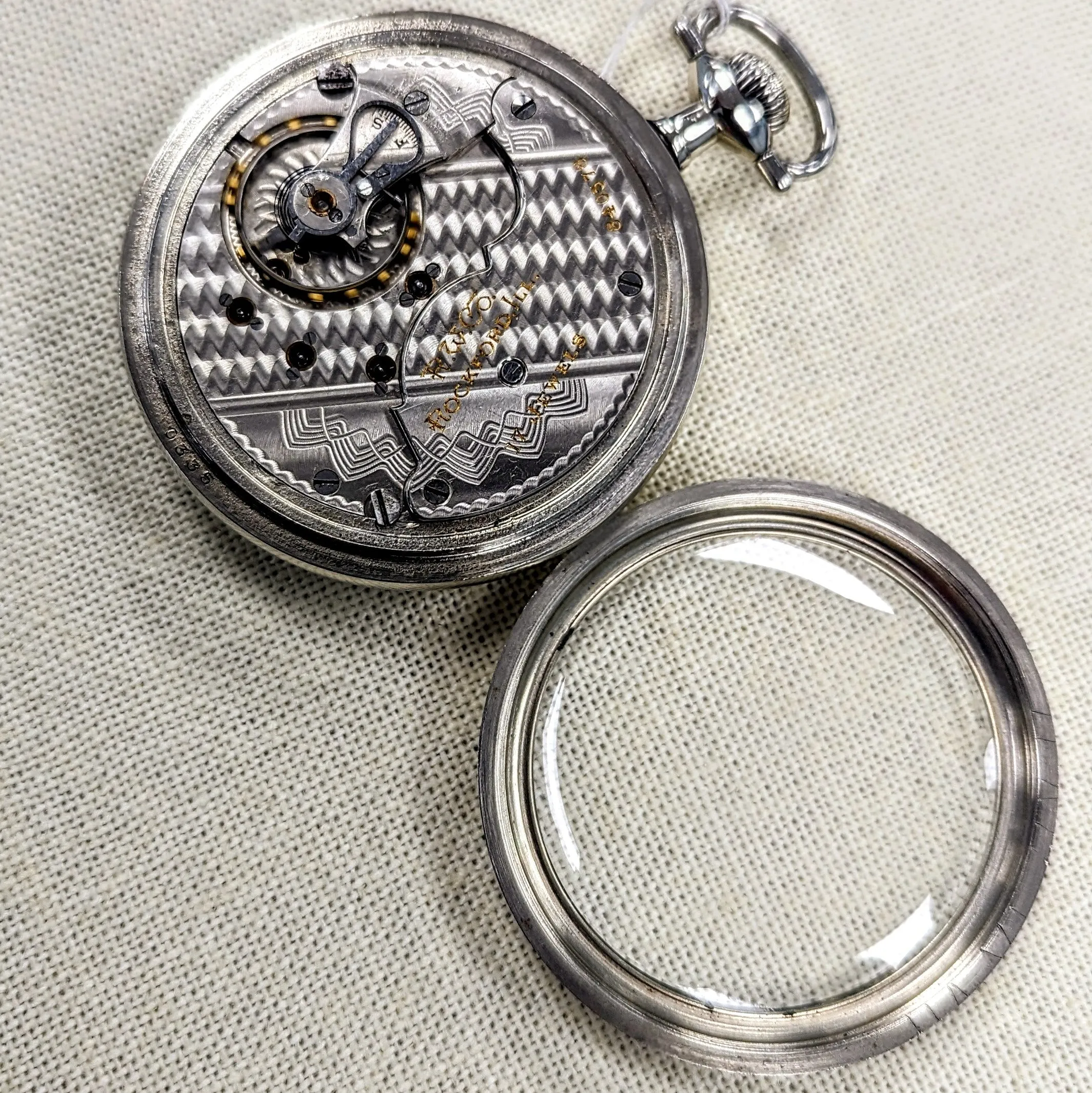 1910 ROCKFORD Watch Co. Pocket Watch 18s Grade 935 Lever Set 17 Jewels - Openface Display Back