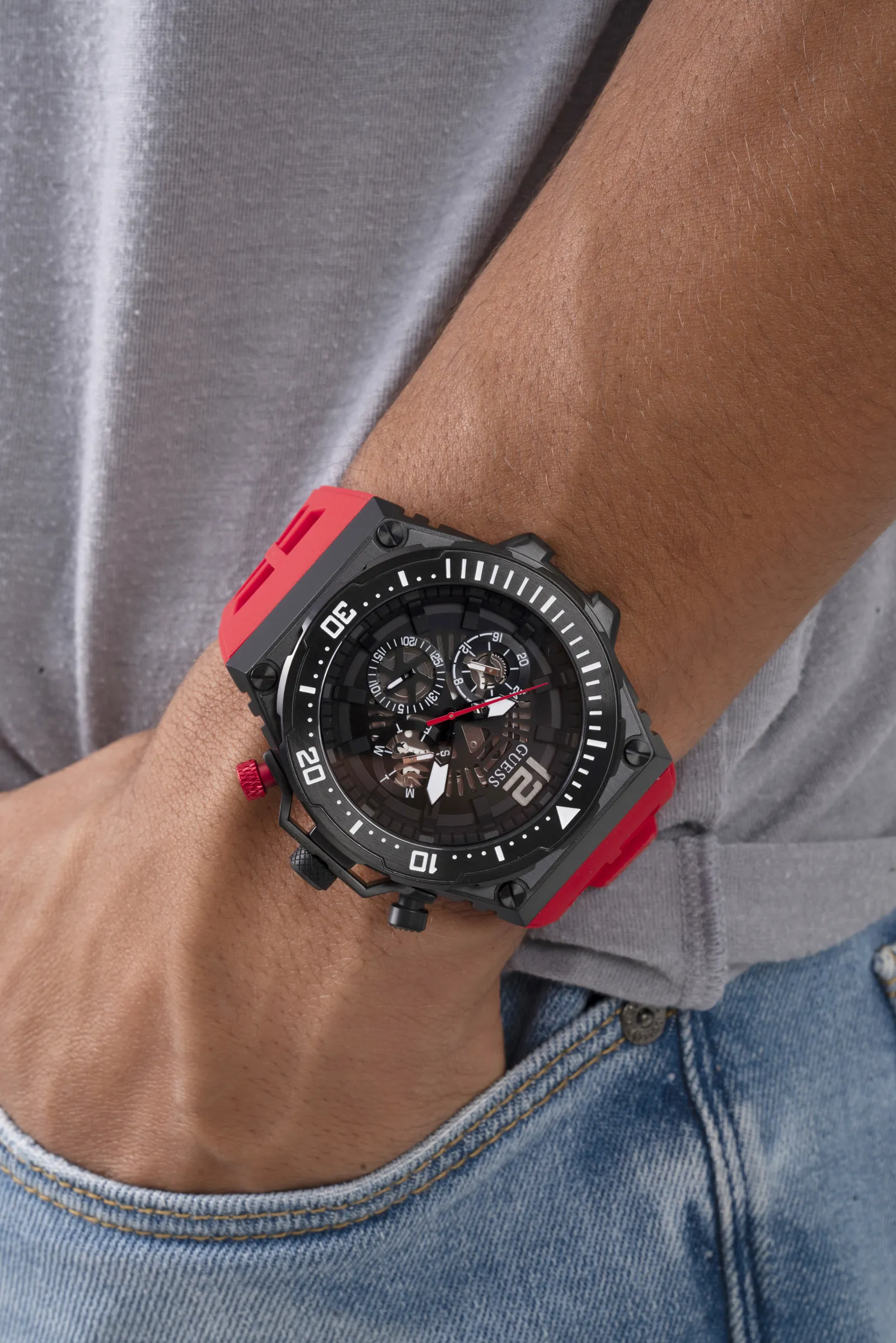 Guess Men Black Dial Analog Watch - GW0325G3
