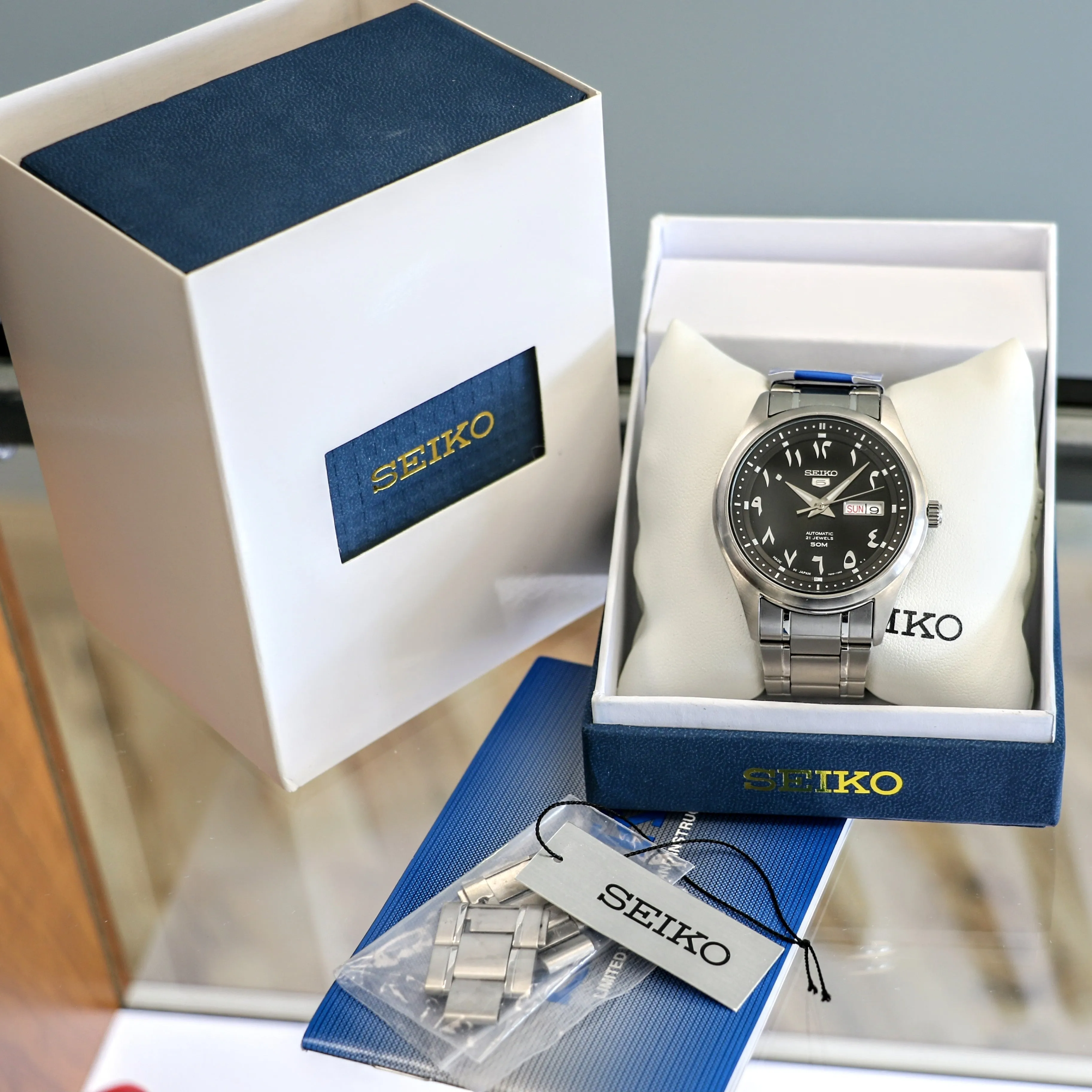 SEIKO 5 Automatic Watch Black Arabic Dial Wristwatch Ref. SNKP21J1 Box & Papers!